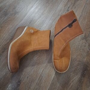 Tan Suede Platform Ankle Boots with Side Zipper